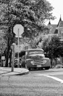 USA, Kalifornien, San Francisco, alte Oldtimer in der Straße von San Francisco — Stockfoto