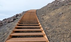 Перегляд заліза Сходи до кратер Saxholl, Ісландія — стокове фото