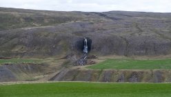 Далекий вид на водопад Деттифосс и реку Йокульса, Исландия — стоковое фото
