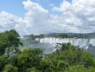 Argentinien, Misiones, Naturkulisse mit Leguazu-Wasserfall-Luftaufnahme — Stockfoto