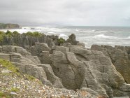 Nova Zelândia, Costa Oeste, Punakaiki, Vista das Rochas da Panqueca e do mar — Fotografia de Stock