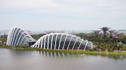 SINGAPORE - MAY 26, 2016: Singapore, Singapore, aerial view from Singapore Flyer (Ferris wheel) at the Gardens by the Bay modern architecture — Stock Photo