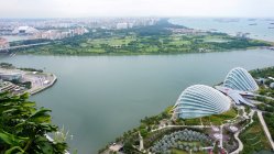 SINGAPORE - MAY 26, 2016: Singapore, Singapore, aerial cityscape view from Singapore Flyer (Ferris wheel) at the Gardens by the Bay — Stock Photo