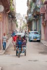 Rickshaw driver in Havana street, Cuba — Stock Photo