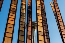 США, Вашингтон, Сиэтл, вид снизу на Space Needle и ресторанную башню — стоковое фото