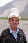 Таджикистан, портрет villager в бік долини поблизу Murghab — стокове фото