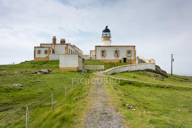 United Kingdom, Scotland, Highland, Isle of Skye, Glendale, way to lighthouse through green medow, Neist Point. — Stock Photo