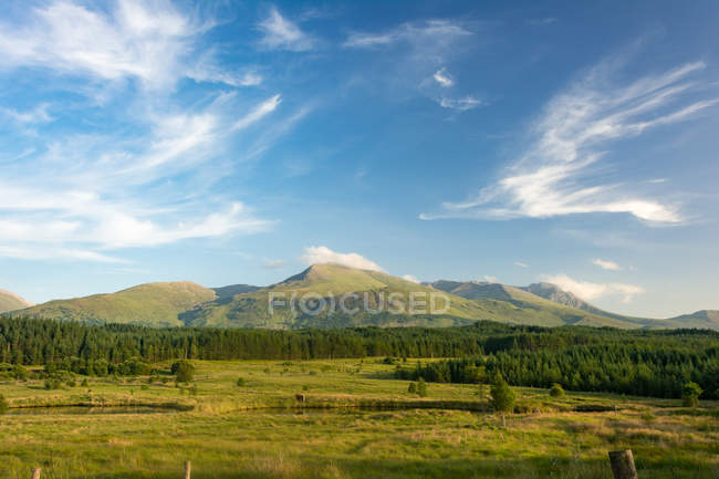 United Kingdom, Scotland, Highland, Spean Bridge, road by scenic mountains landscape — Stock Photo
