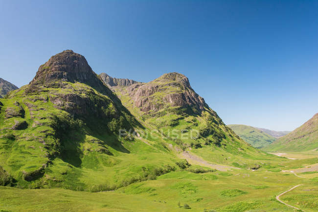 Regno Unito, Scozia, Highland, Ballachulish, Glencoe Highland paesaggio aereo panoramico con montagne verdi — Foto stock