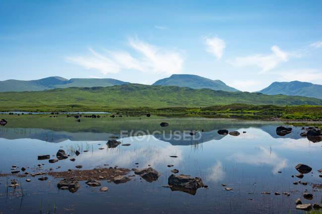 United Kingdom, Scotland, Highland, Ballachulish, Moor of Rannoch, scenic natural landscape with mountain lake — Stock Photo