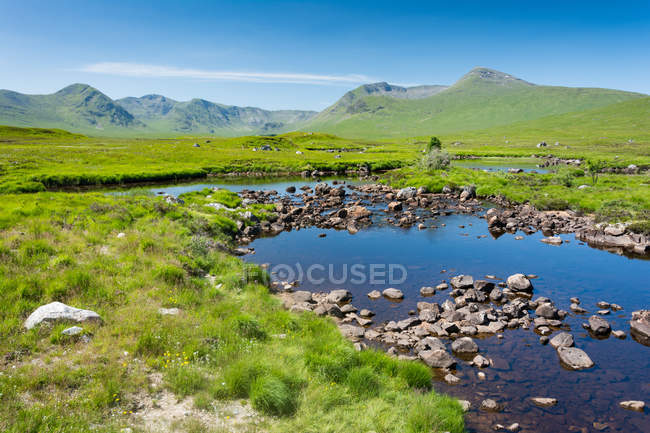 Reino Unido, Escócia, Highland, Ballachulish, Moor of Rannoch, paisagem natural cênica com lago de montanha — Fotografia de Stock