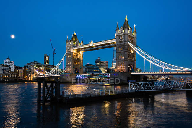 Reino Unido, Inglaterra, Londres, Tower Bridge en Londres - foto de stock