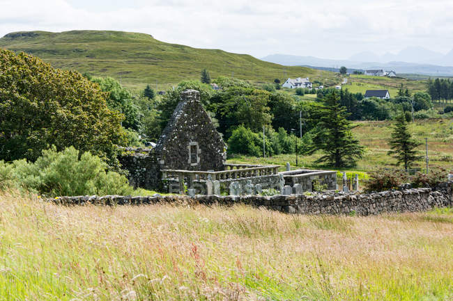 United Kingdom, Scotland, Highlands, Isle of Skye, Duirinish, Cemetery of St. Mary's Church — Stock Photo