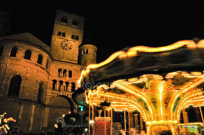 Німеччина, Рейнланд-Пфальц, Трір, Різдвяний ринок перед римській Трієра собором, Всесвітньої спадщини ЮНЕСКО — стокове фото