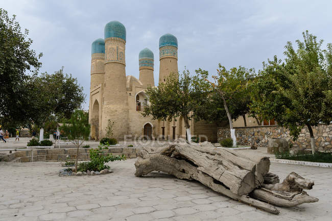 Uzbequistão, Província de Bukhara, Bucara, Menor Menor, construção de portões — Fotografia de Stock