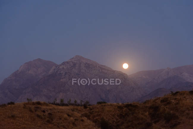 Scenic view of Chimgan Mountains, Bustonlik tumani, Tashkent Province, Uzbekistan — Stock Photo