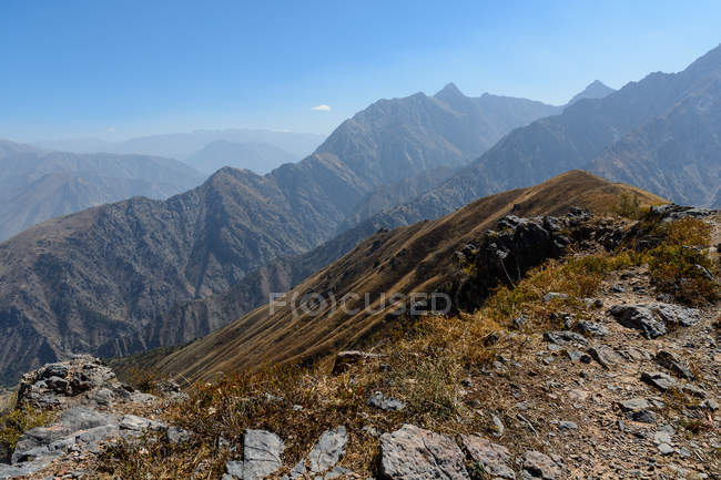 Uzbekistán, provincia de Taskent, Bustonlik tumani, senderismo en las montañas de Chimgan - foto de stock