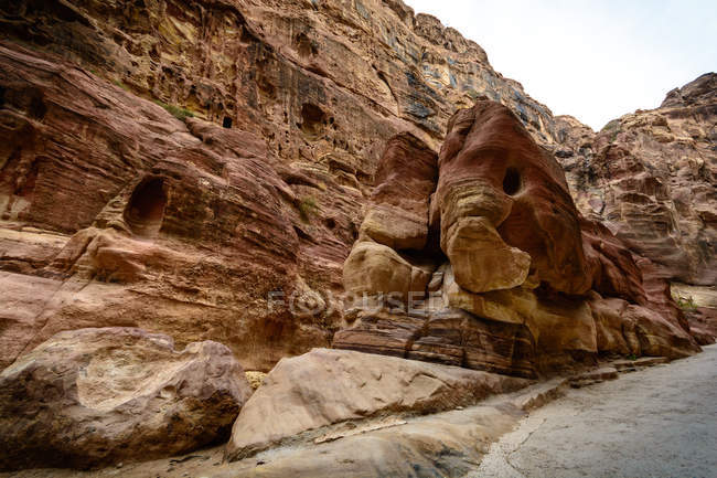 Jordan, Ma'an Gouvernement, Petra District, The legendary rock city of Petra Stone, inside Treasure House of the Pharaoh canyon — Stock Photo