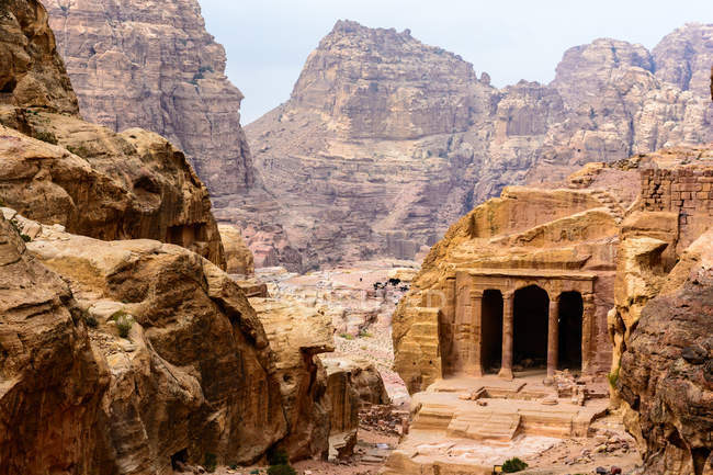 Jordanie, Gouvernement Ma'an, Quartier de Petra, La légendaire ville rocheuse de Petra vue aérienne — Photo de stock