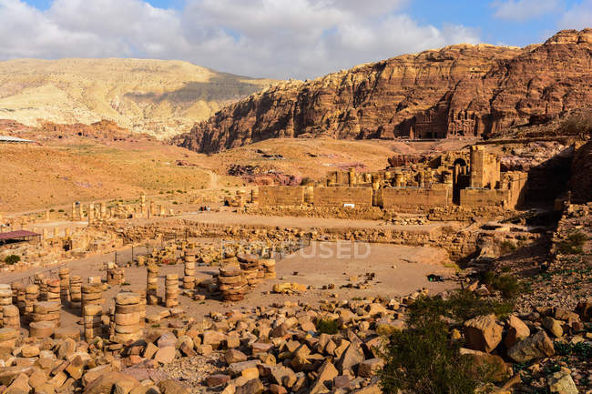 Jordan, Maan Gouvernement, Petra District, The legendary rock city of Petra, scenic aerial rocky landscape — стоковое фото
