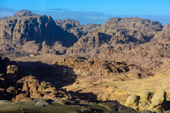 Jordania, Ma 'an Gouvernement, Petra District, La legendaria ciudad rocosa de Petra, paisaje rocoso desde arriba - foto de stock