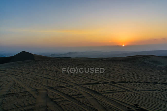 Dunas de areia alta perto de Huacachina oásis, Ica, Peru — Fotografia de Stock