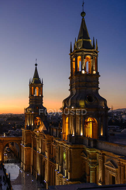 Peru, Arequipa, View of the cathedral of Arequipa from a roof terrace restaurant illuminated at night — Stock Photo