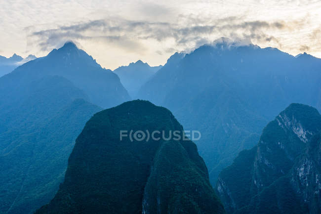 Peru, Cusco, Urubamba, Paisagem montanhosa panorâmica — Fotografia de Stock