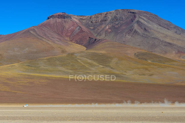Bolivia, Departamento de Potosi, car riding by Montana Colorada — Stock Photo