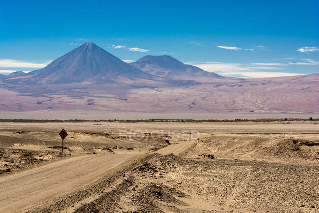 Cile, Regio de Antofagasta, Collo, Valle de la Luna, panoramico paesaggio montuoso deserto — Foto stock