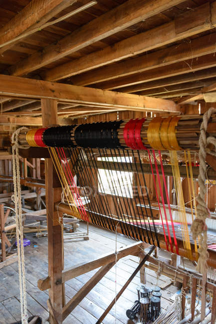 Myanmar (Burma), Shan, Taunggyi, Lotus silk weaving — Stock Photo