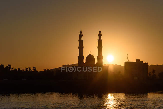 Egypt, Aswan Gouvernement, Aswan, Qism Aswan in scenic sunset — Stock Photo