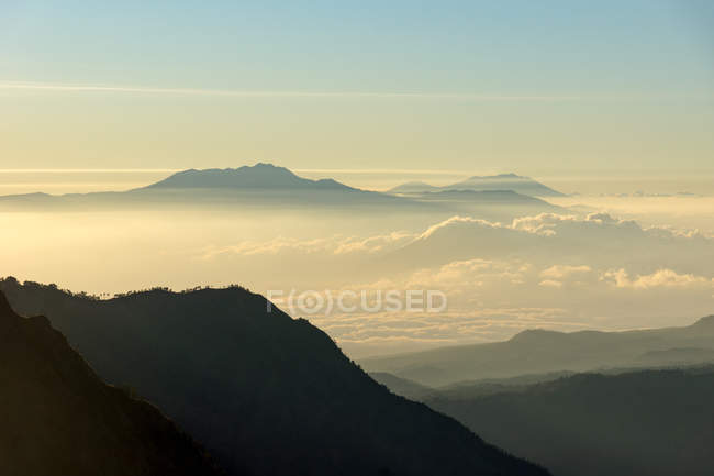 Indonésia, Java Timur, Probolinggo, Vulcão Bromo paisagem cênica do pôr do sol — Fotografia de Stock