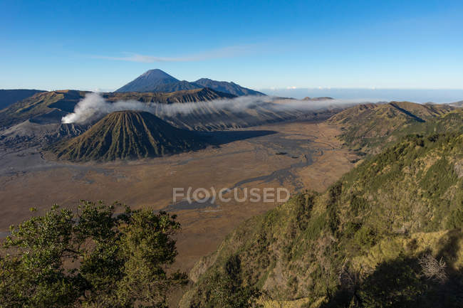Indonesia, Java Timur, Probolinggo, volcán Bromo, Batok y Semeru - foto de stock