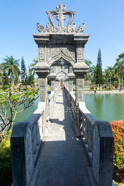 Індонезії Балі, Karangasem, міст в саду замку води братом — стокове фото