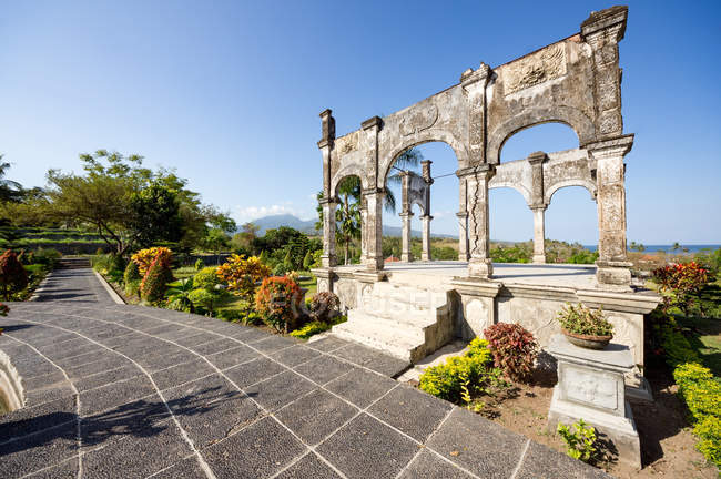 Индонезия, Бали, Карангасем, Вид на горы и замок Абанг — стоковое фото