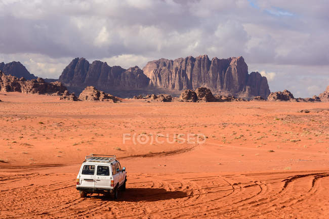 Giordania, Aqaba Gouvernement, vista auto dal deserto di Wadi Rum — Foto stock