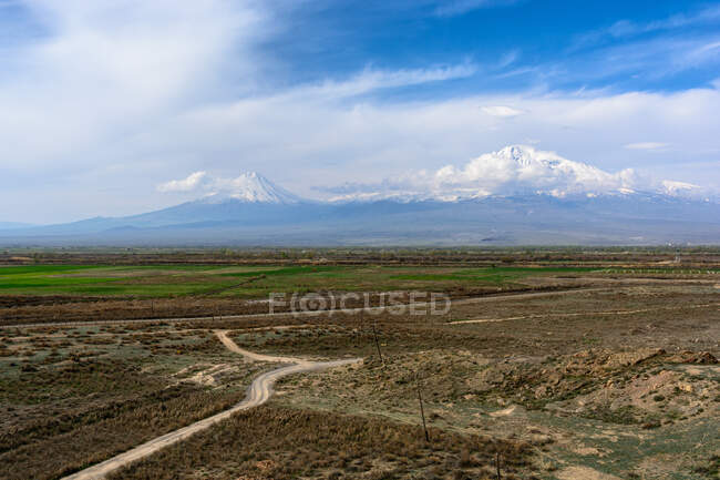 Armenien, Provinz Ararat, Das Kloster vor dem Hintergrund des Ararat ist ein nationales Symbol Armeniens — Stockfoto