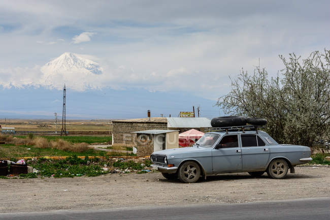 Armênia, província de Ararat, carro soviético 