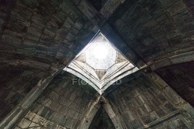 Armênia, Província de Lori, Haghpat, Mosteiro de Haghpat, Patrimônio Mundial da UNESCO em Alaverdi, vista para o teto — Fotografia de Stock
