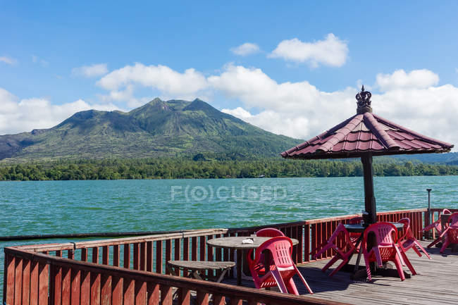 Indonesia, Bali, Kabubaten Bangli, terrace by the sea at the volcano Batur — Stock Photo