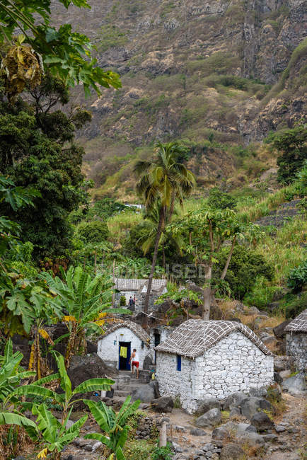 Cabo Verde, Santo Antão, Paulo, cabanas rurais em verde Valle do Paul — Fotografia de Stock