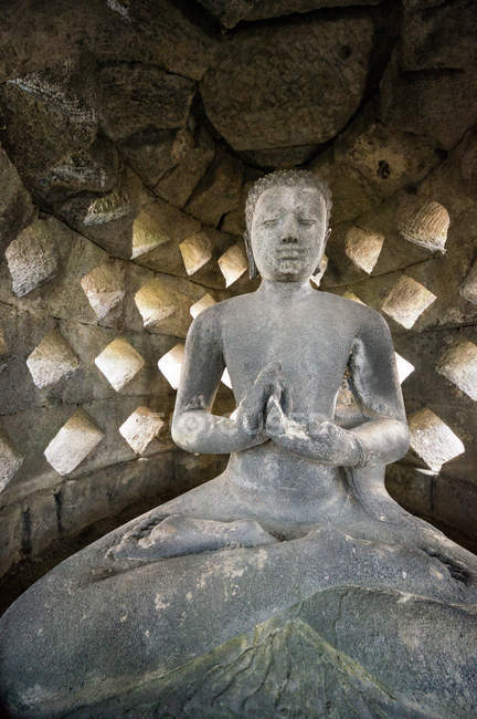 Indonésie, Java Tengah, Magelang, statue de Bouddha dans le complexe du temple bouddhiste Borobudur — Photo de stock