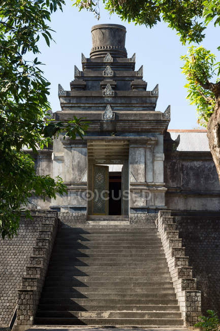 Indonesia, Java, Bantul, entrada desde el cementerio, Makam Raja-Raja Surakarta - foto de stock