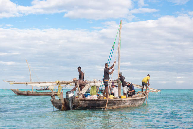 Tanzania, Zanzibar, Nungwi, traghetti Dhau, costruzione Dhau — Foto stock