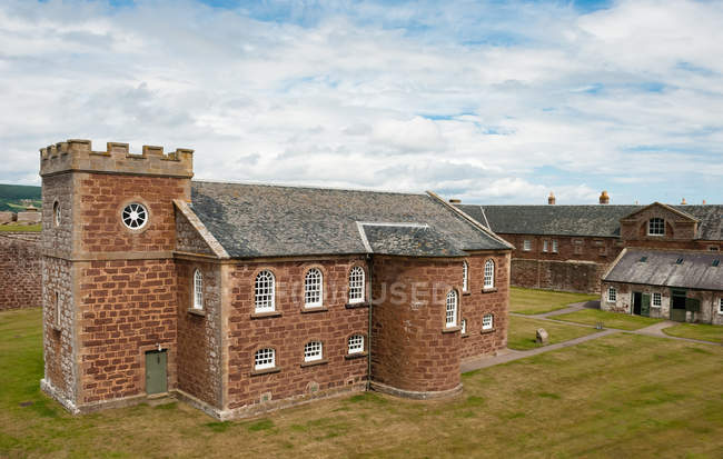 Patio en Fort George en Moray Firth, Inverness, Highlands, Escocia, Reino Unido - foto de stock