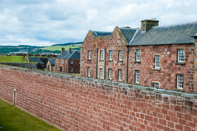 Paysage des maisons de Fort George à Moray Firth, Inverness, Highlands, Écosse, Royaume-Uni — Photo de stock