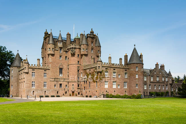 Royaume-Uni, Écosse, Angus, Vue de face du château de Glamis, Shakespeare Macbeth — Photo de stock