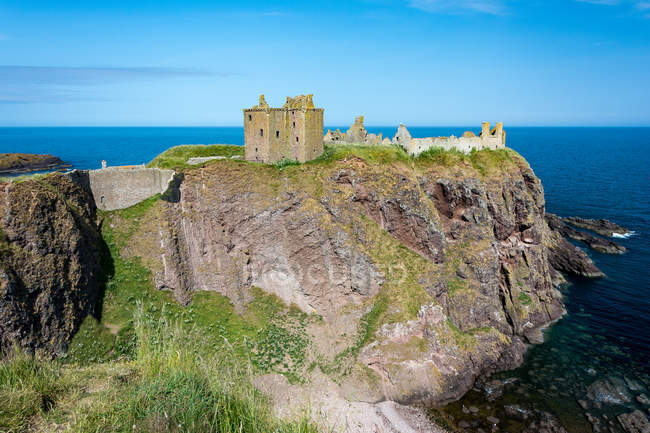 Royaume-Uni, Écosse, Aberdeenshire, Stonehaven, Dunnottar Château ruines sur la falaise côtière — Photo de stock