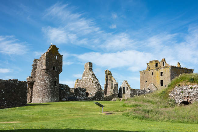 Regno Unito, Scozia, Aberdeenshire, Stonehaven, Dunnottar Castle rovine ed edifici storici — Foto stock